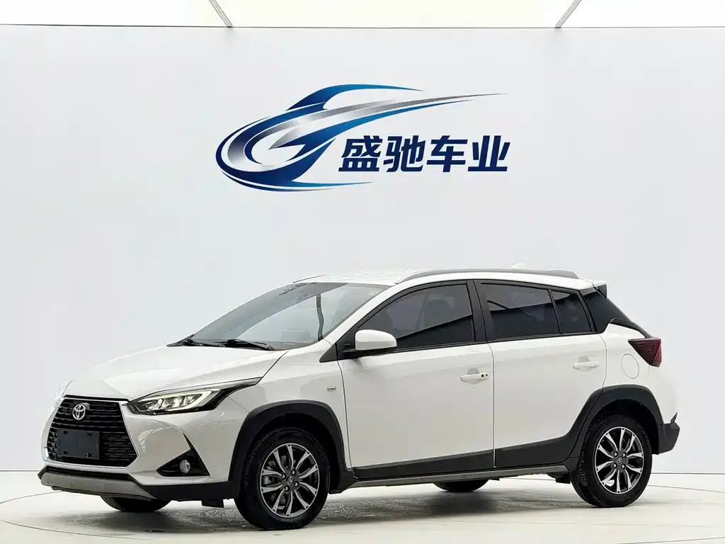 Toyota Yaris L — фото 1