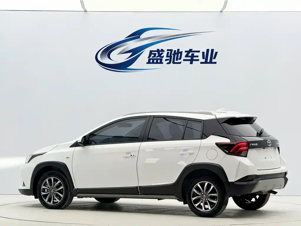 Toyota Yaris L — фото 4