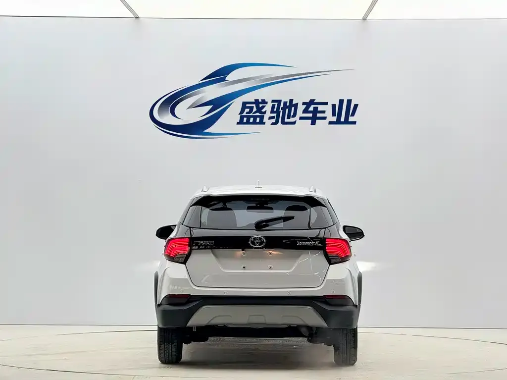 Toyota Yaris L — фото 2