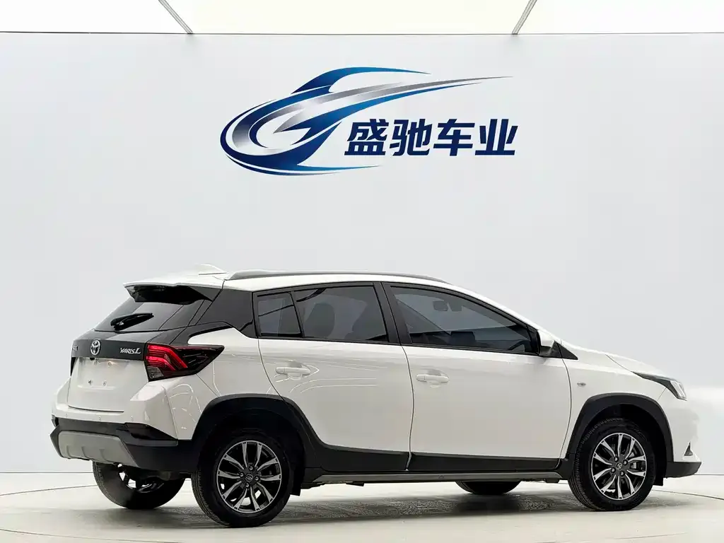 Toyota Yaris L — фото 3