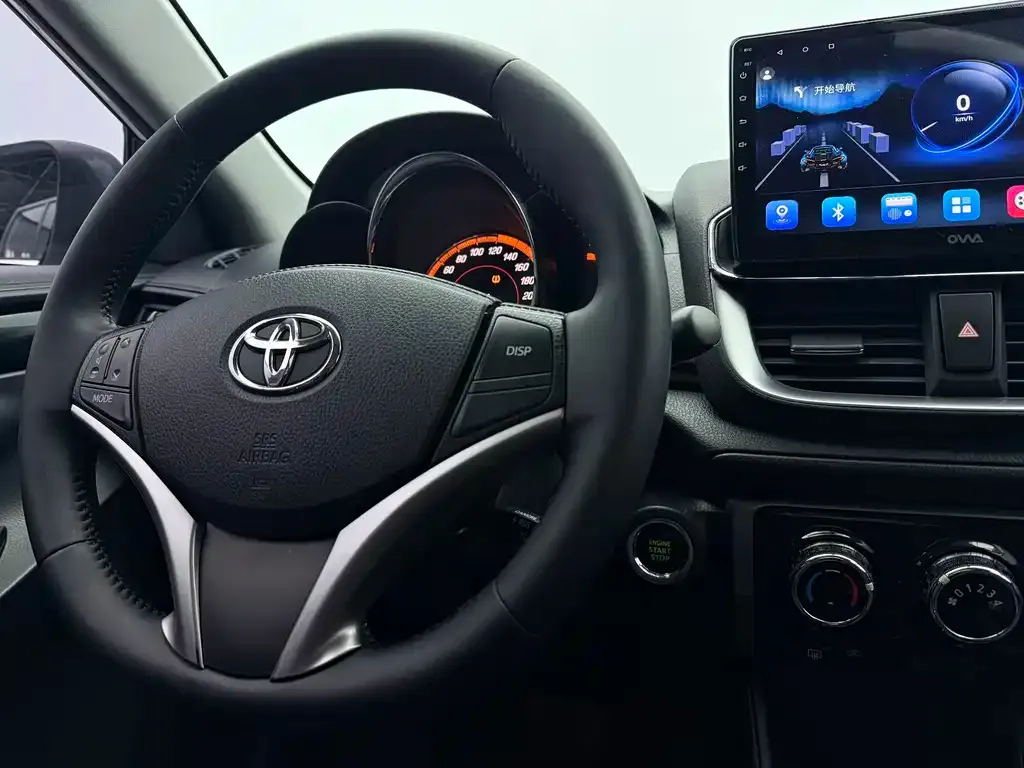 Toyota Yaris L — фото 10