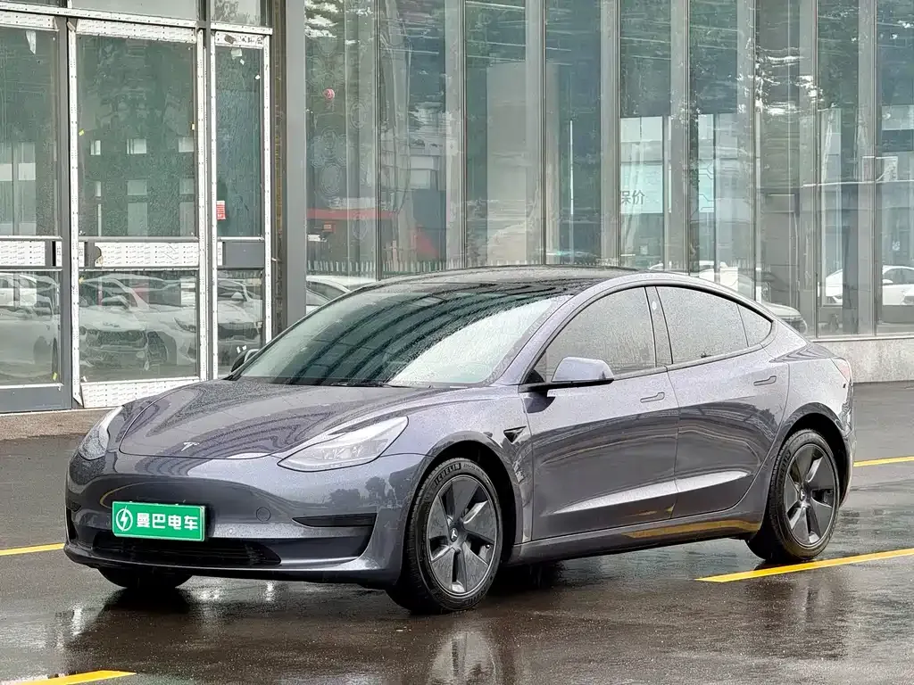 Tesla Model 3 — фото 1