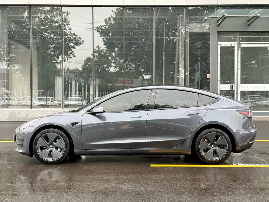 Tesla Model 3 — фото 8