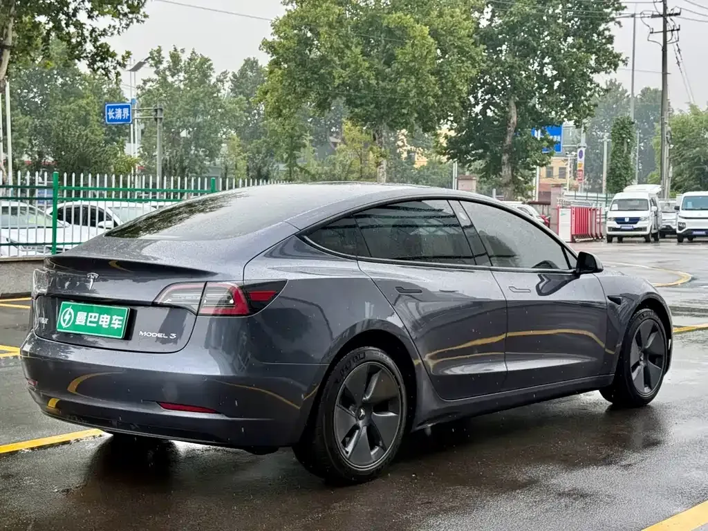 Tesla Model 3 — фото 4