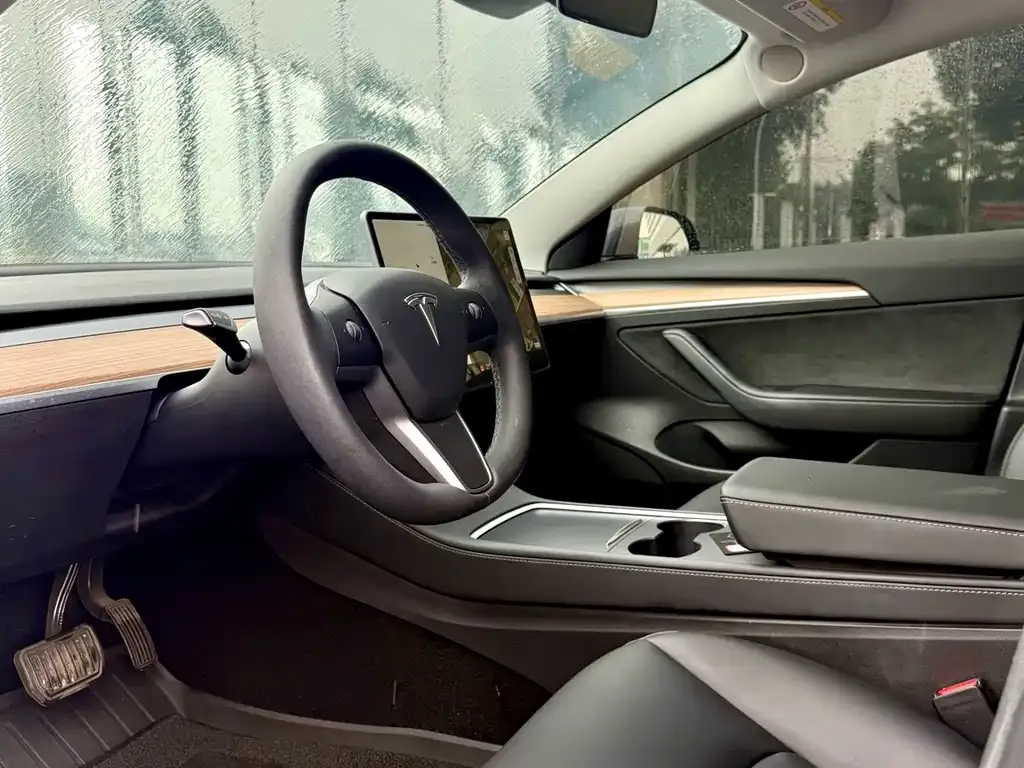 Tesla Model 3 — фото 10