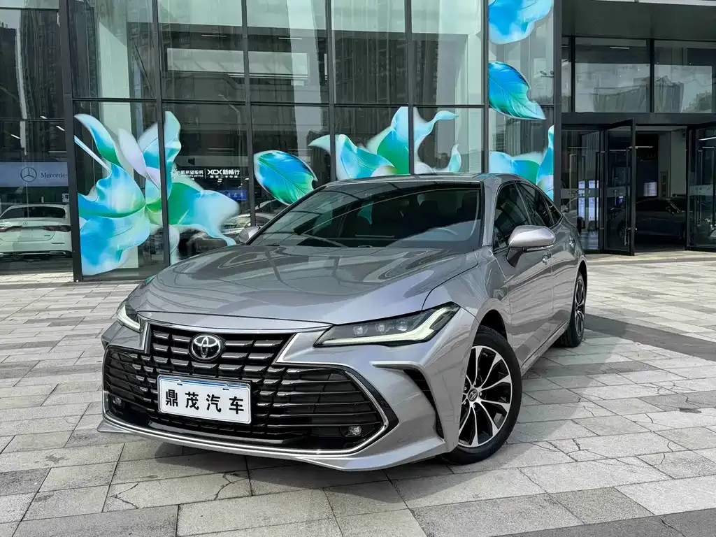 Toyota Avalon — фото 1