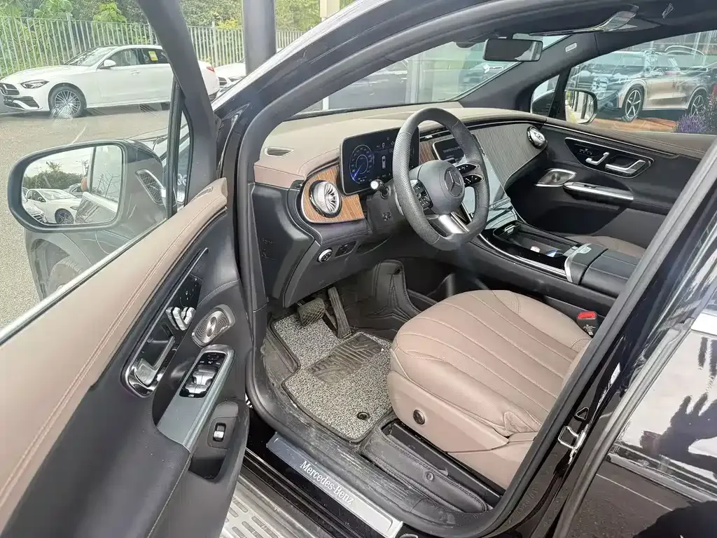 Mercedes-Benz EQE SUV — фото 10