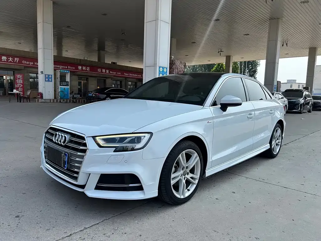 Audi A3 — фото 1