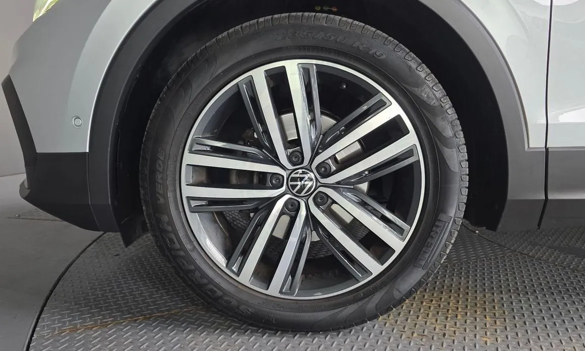 Volkswagen Tiguan — фото 9