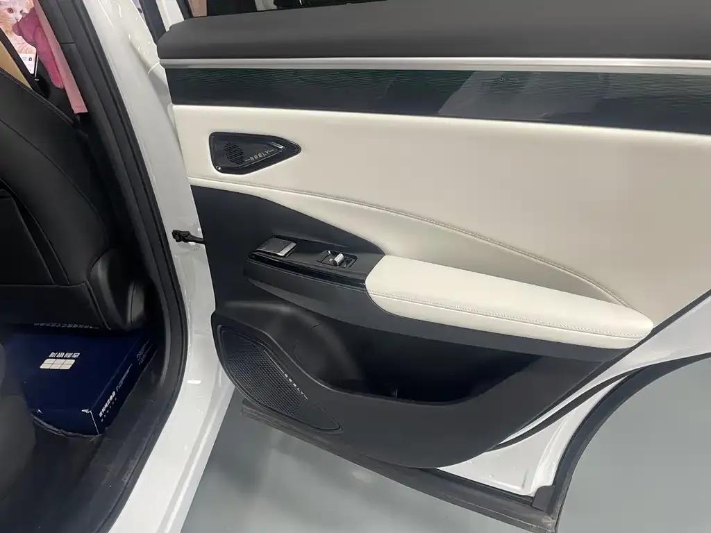 Geely Galaxy L7 — фото 4