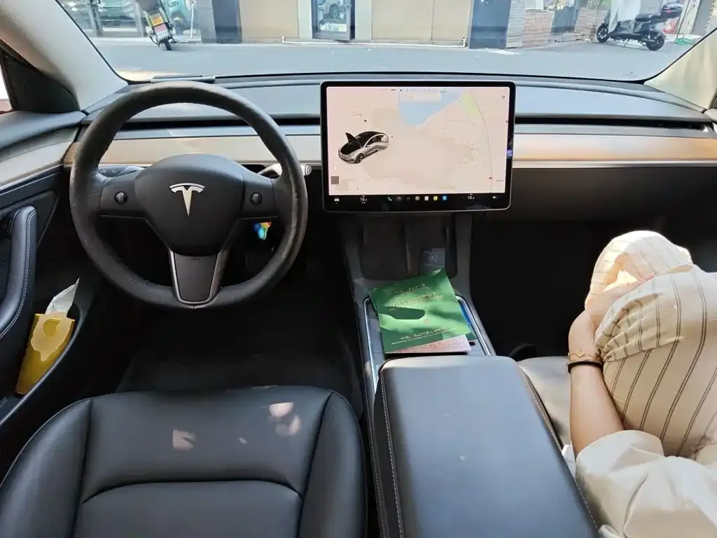 Tesla Model 3 — фото 8