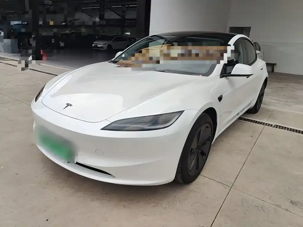 Tesla Model 3 — фото 1