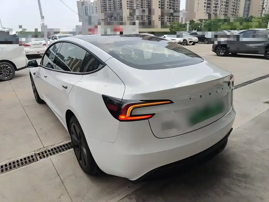 Tesla Model 3 — фото 9