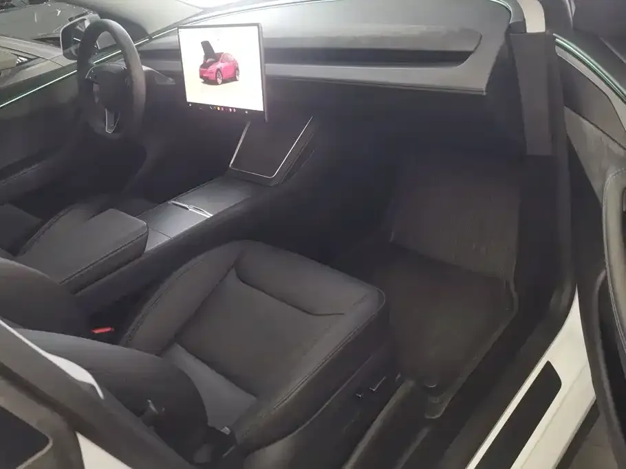 Tesla Model Y — фото 9