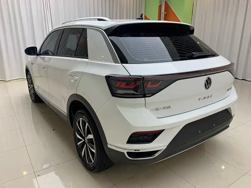 Volkswagen T-Roc — фото 8