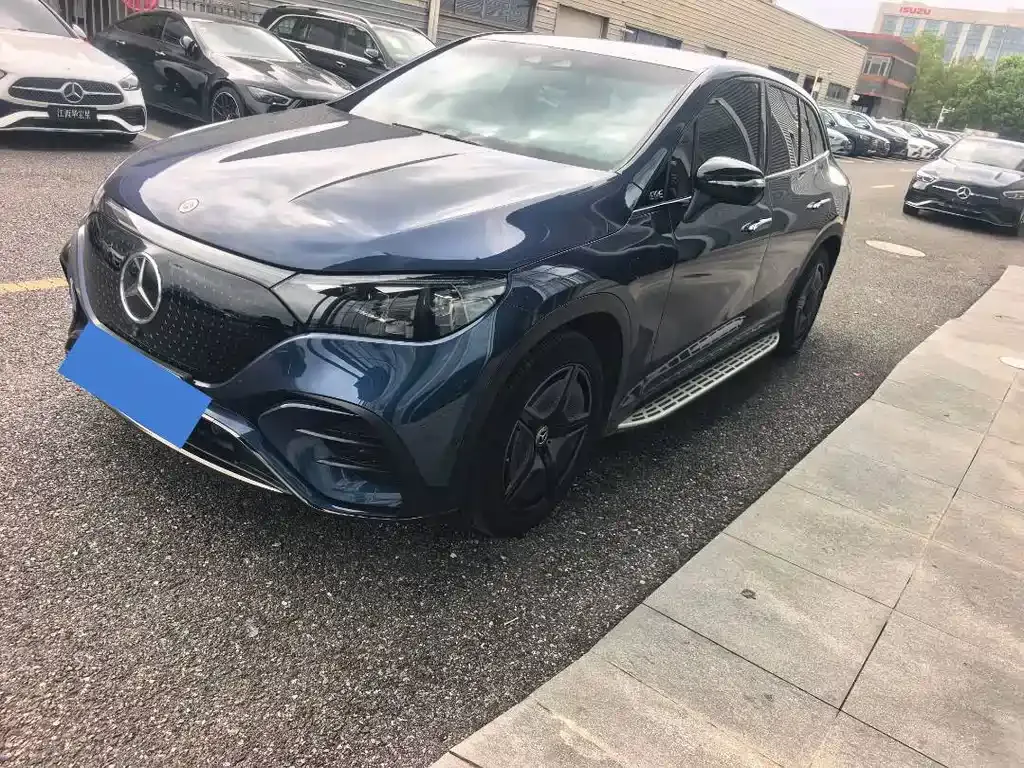 Mercedes-Benz EQE SUV — фото 1