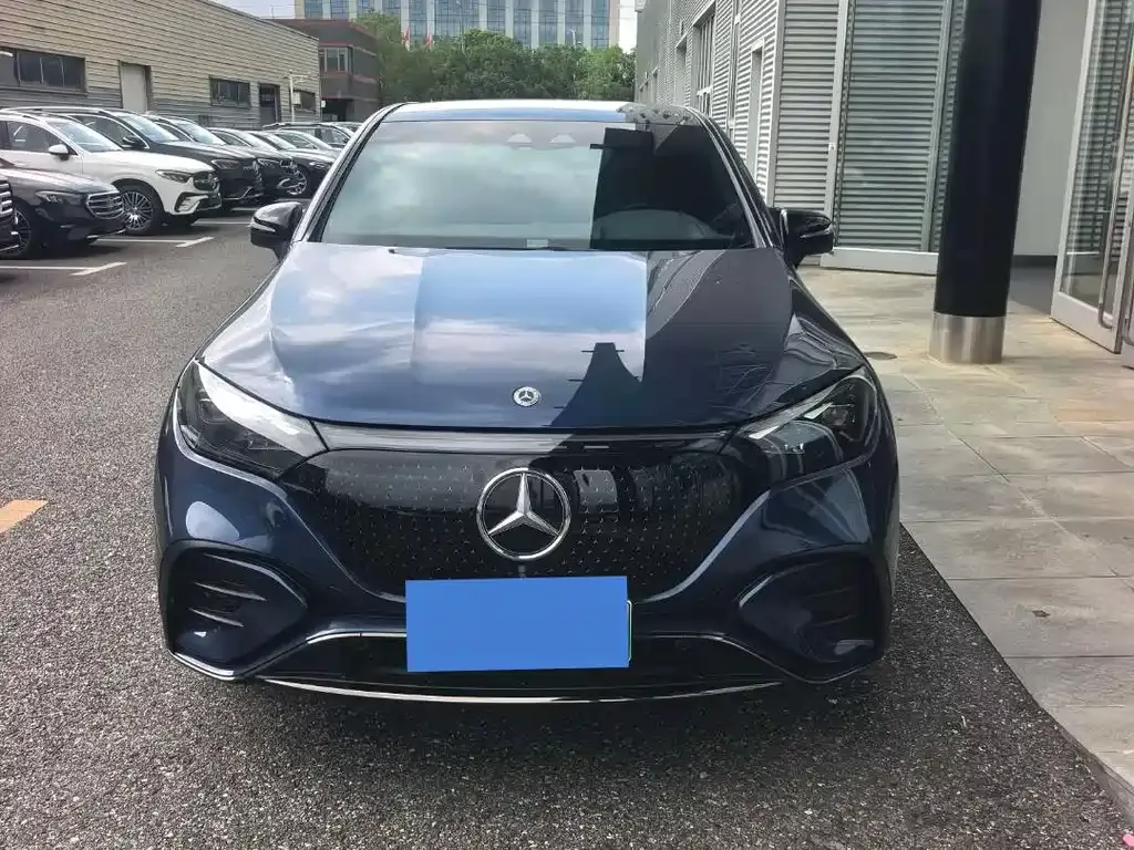 Mercedes-Benz EQE SUV — фото 3