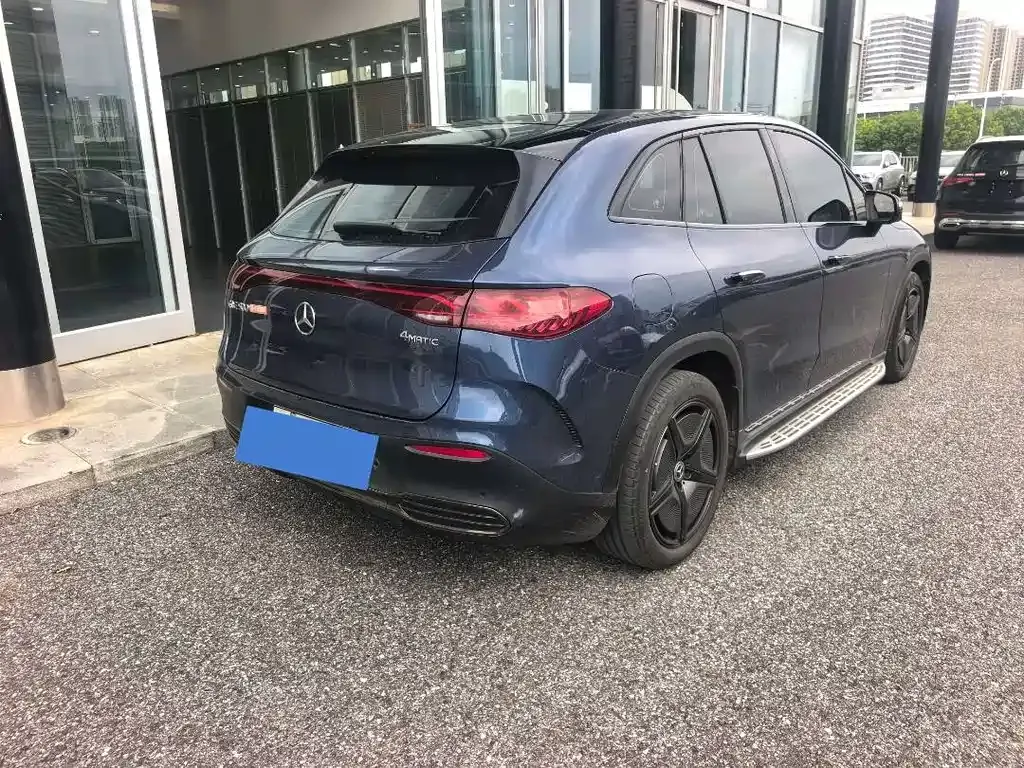 Mercedes-Benz EQE SUV — фото 10
