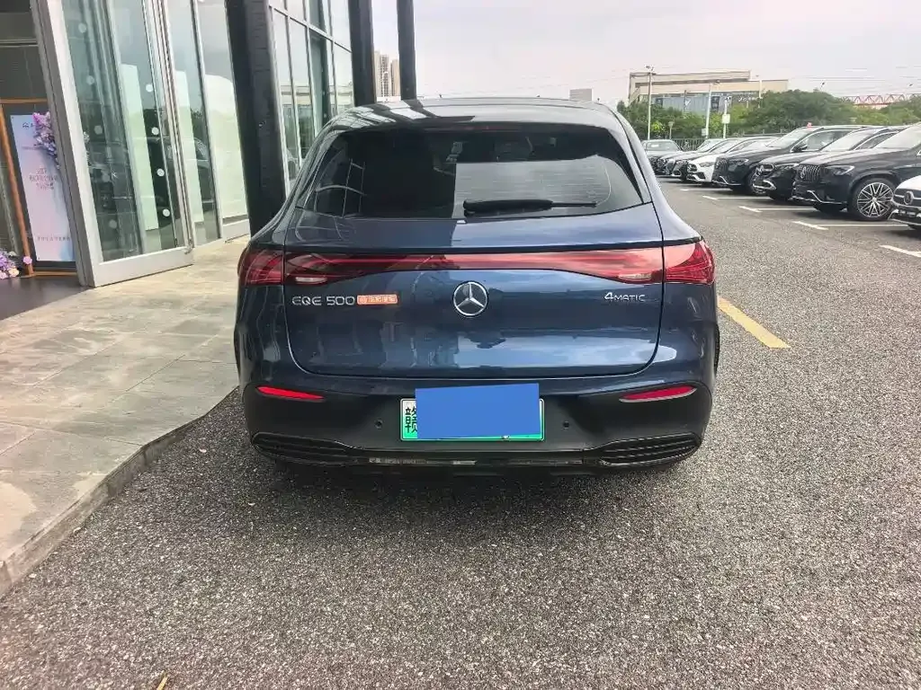 Mercedes-Benz EQE SUV — фото 6
