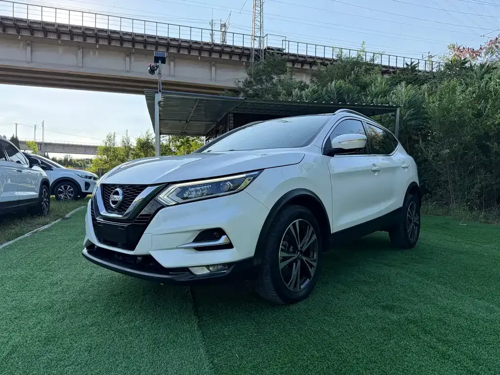 Nissan Qashqai — фото 1