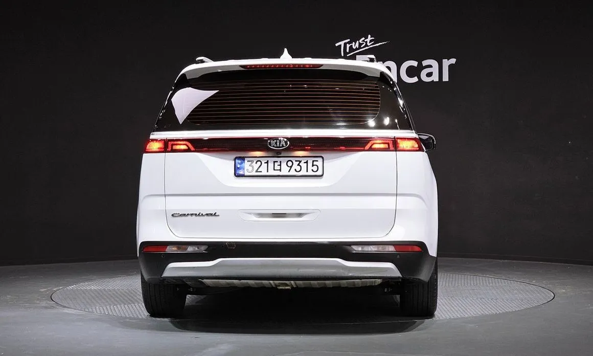 Kia Carnival — фото 10