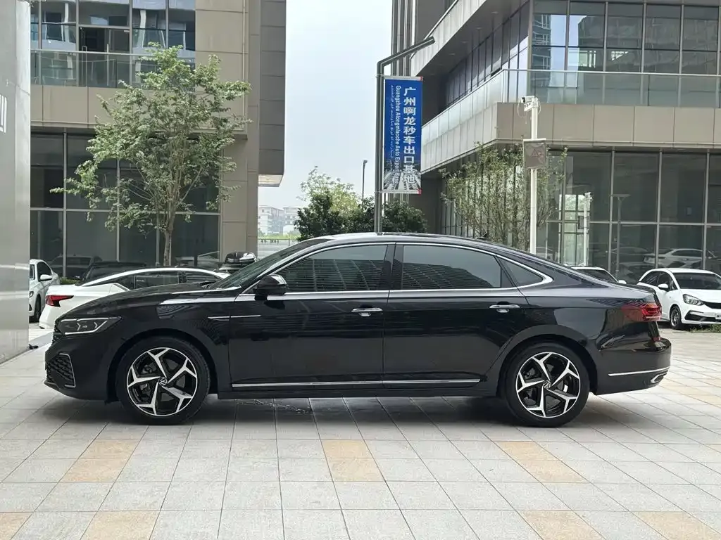 Volkswagen Passat — фото 7