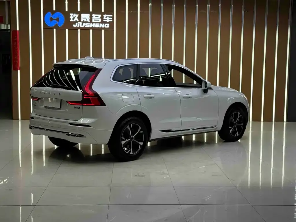 Volvo XC60 — фото 7