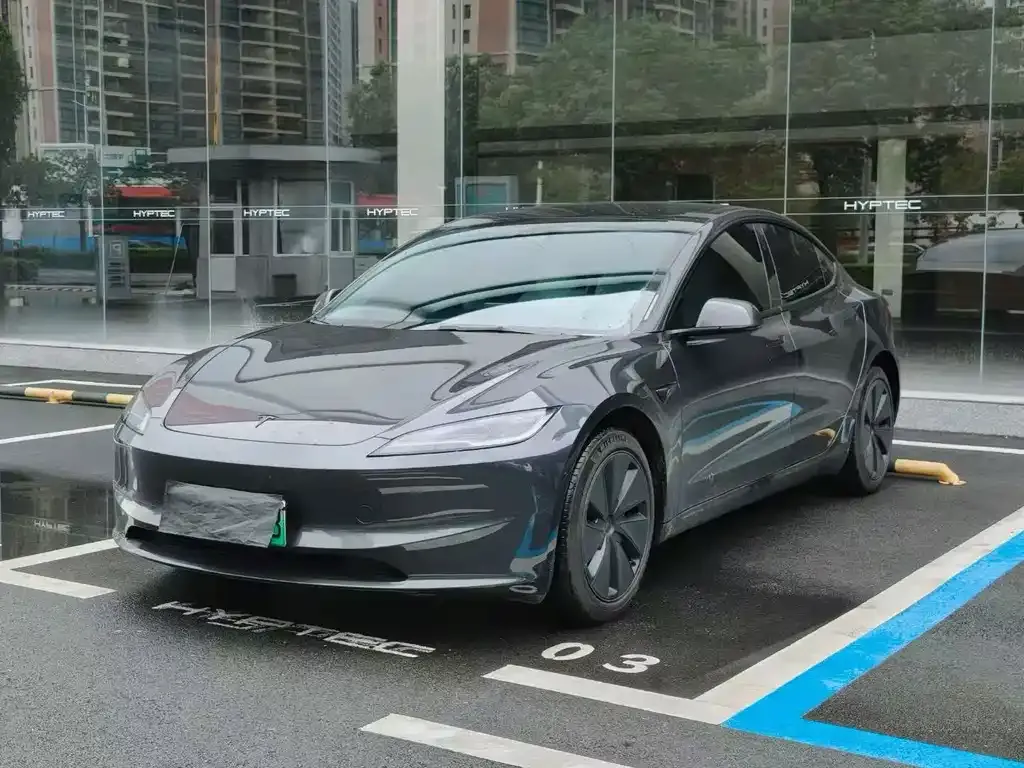Tesla Model 3 — фото 1