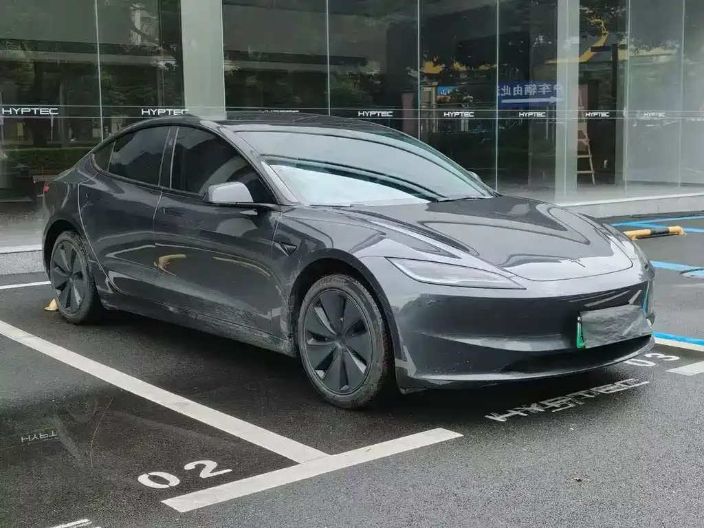 Tesla Model 3 — фото 9
