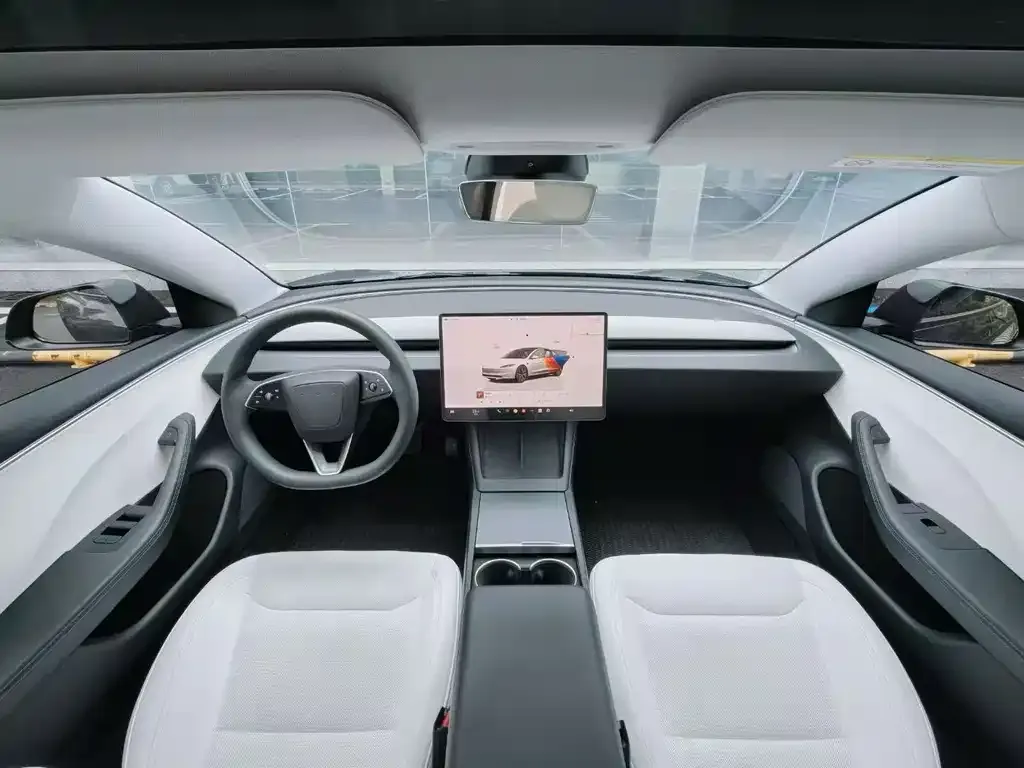 Tesla Model 3 — фото 3