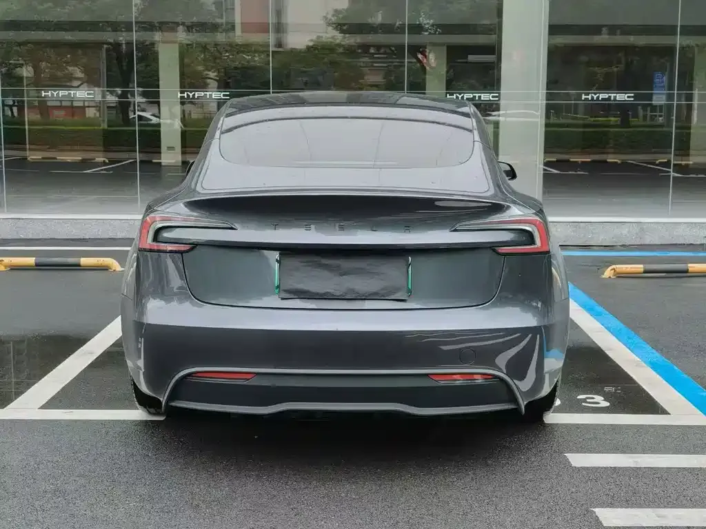 Tesla Model 3 — фото 8