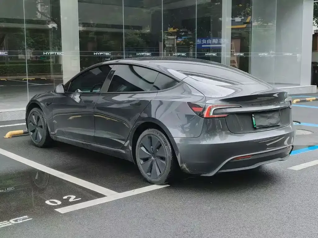 Tesla Model 3 — фото 7