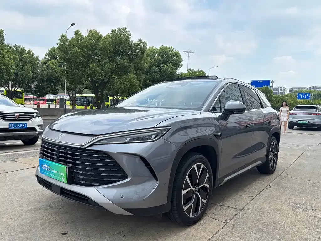BYD L DM-i — фото 1