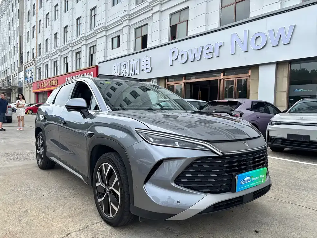 BYD L DM-i — фото 9
