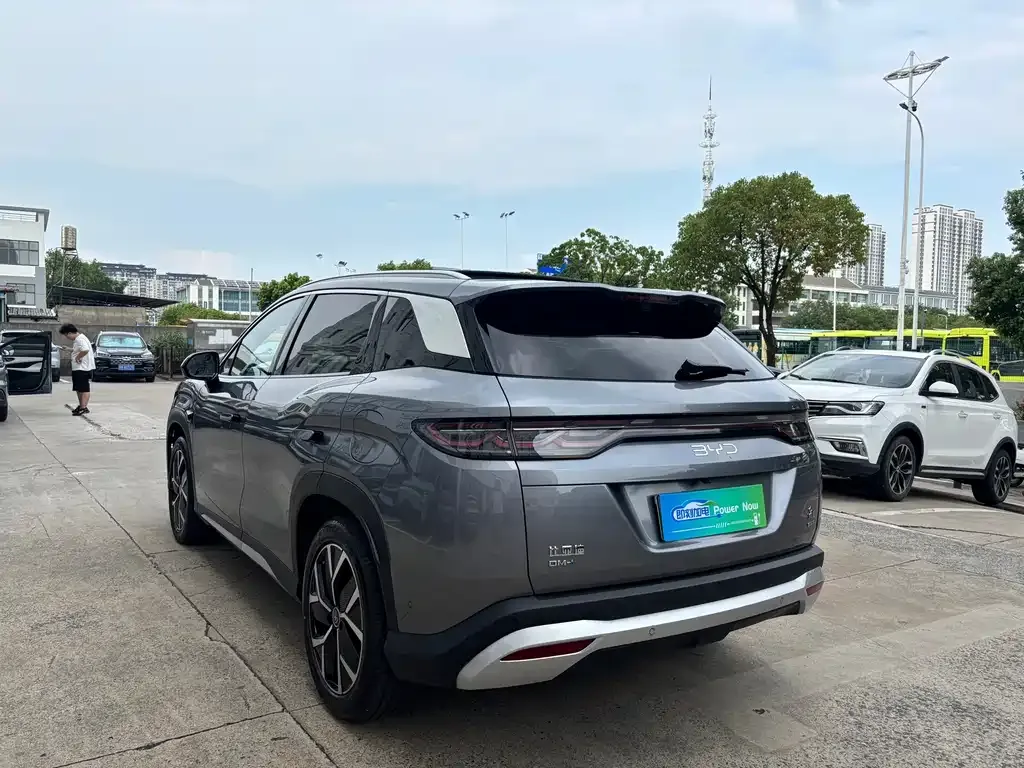 BYD L DM-i — фото 7