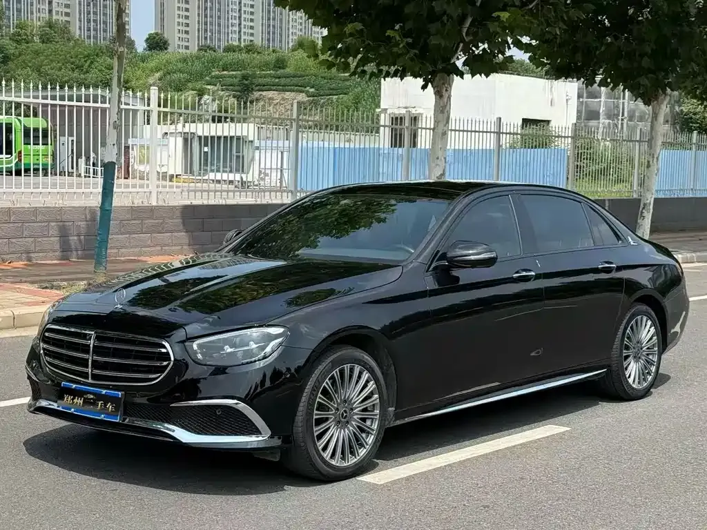 Mercedes-Benz E-Class — фото 1