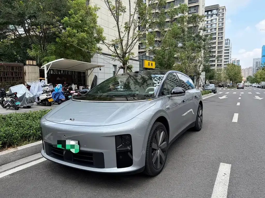 Li Auto i6 — фото 1
