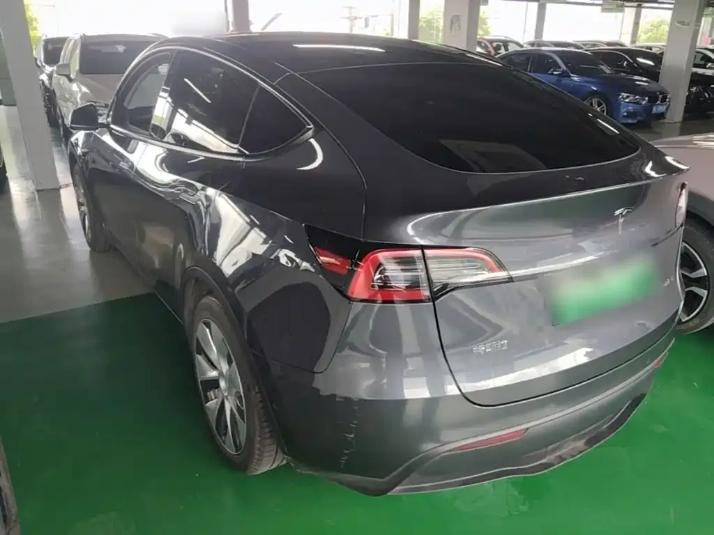 Tesla Model Y — фото 9