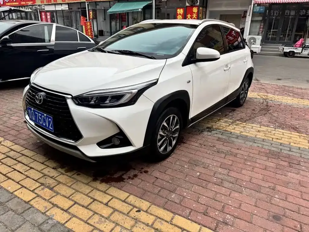 Toyota Yaris L — фото 1