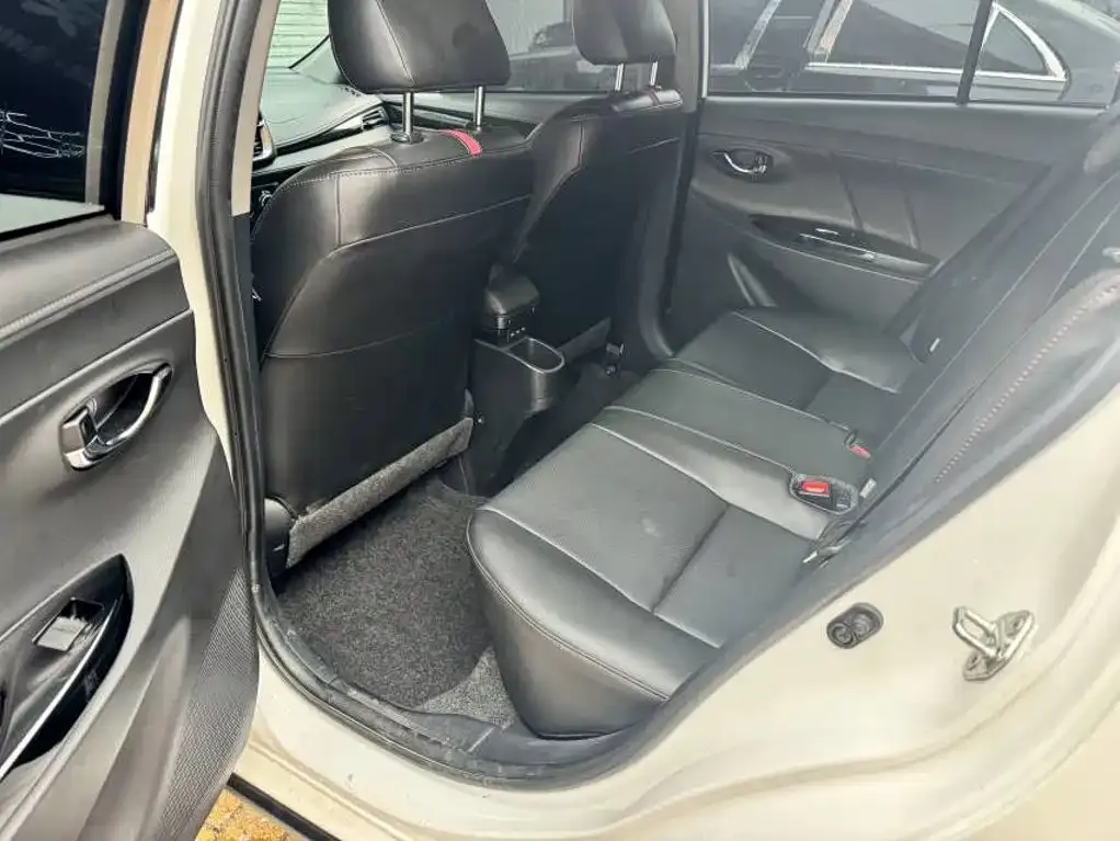 Toyota Yaris L — фото 5