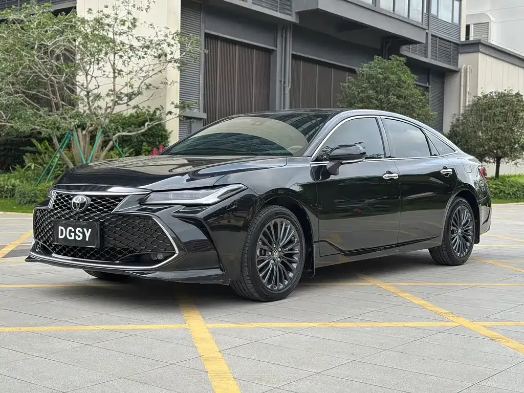 Toyota Avalon — фото 1