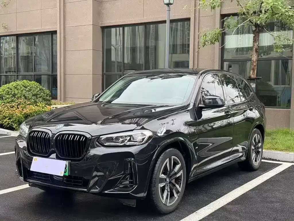 BMW iX3 — фото 1