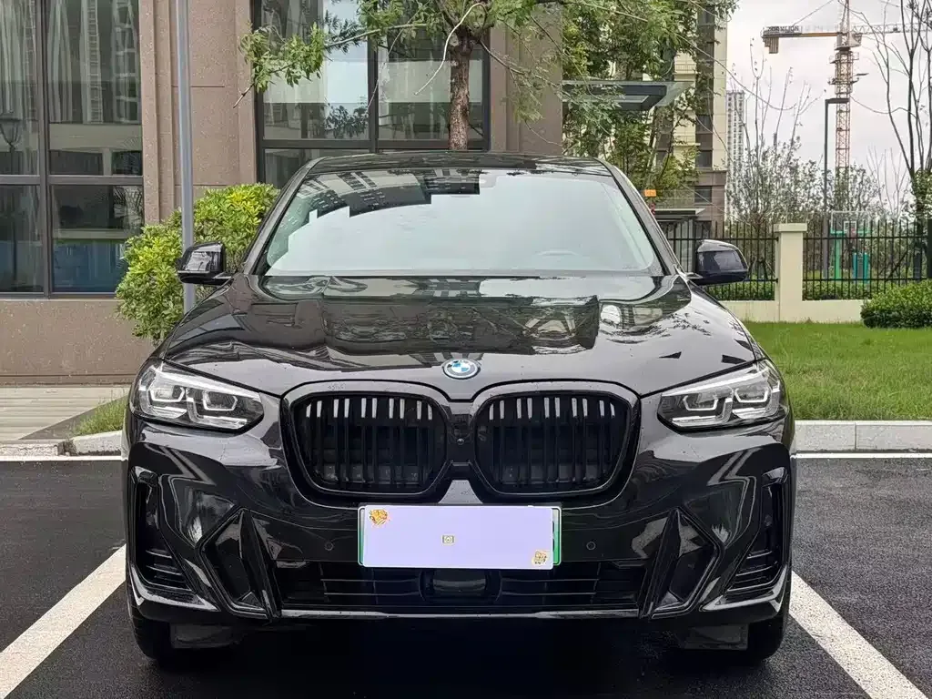 BMW iX3 — фото 9