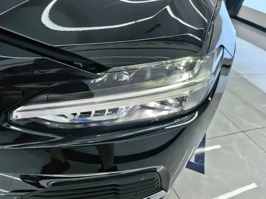 Volvo S90 — фото 4