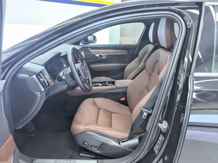 Volvo S90 — фото 10