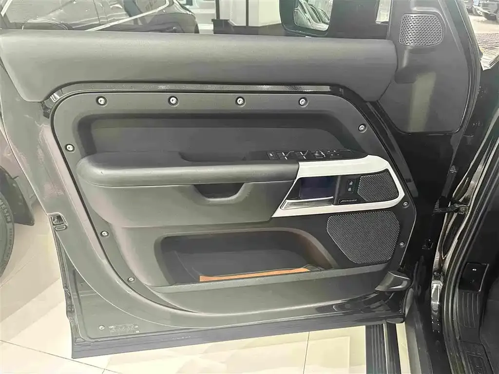 Land Rover Defender — фото 2