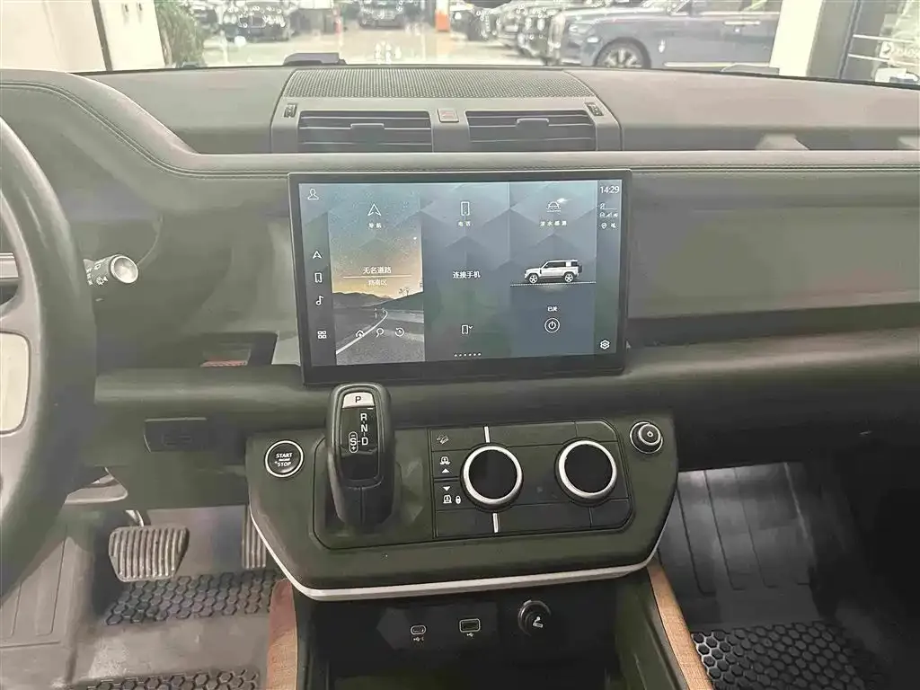 Land Rover Defender — фото 6