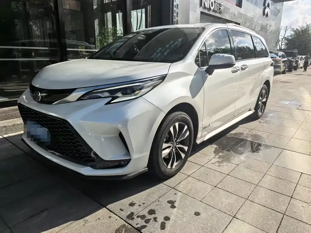 Toyota Granvia — фото 1
