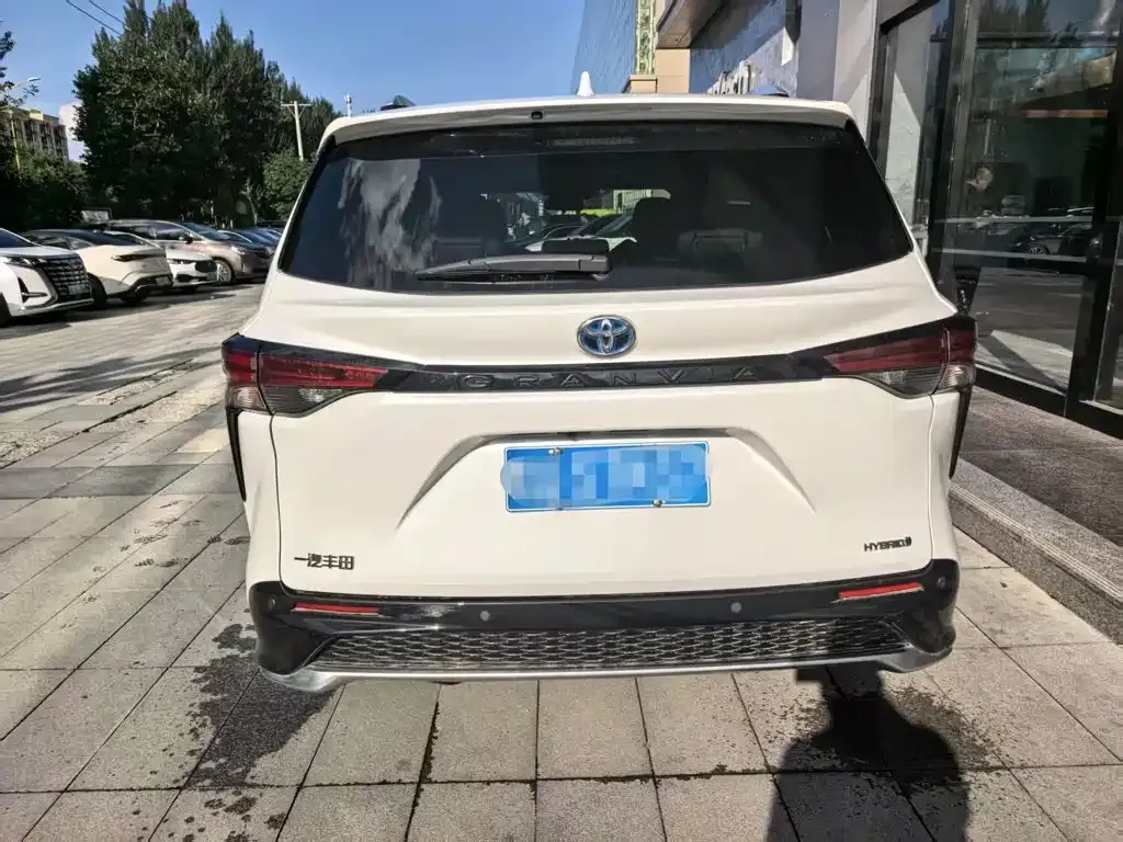 Toyota Granvia — фото 7