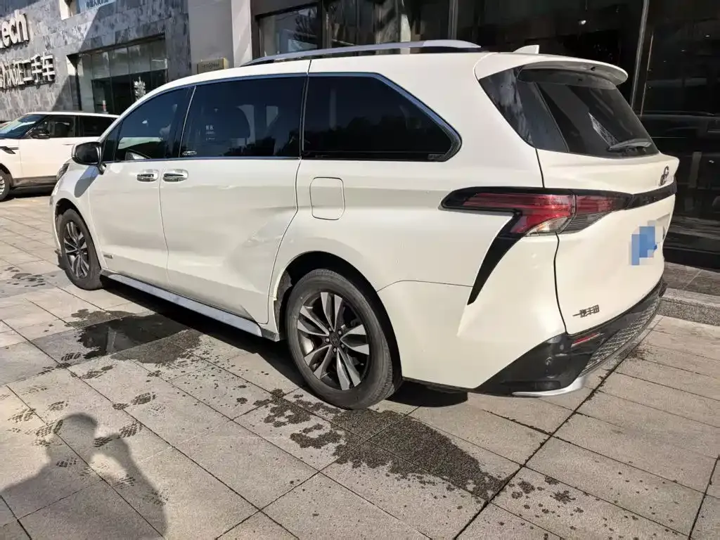 Toyota Granvia — фото 2